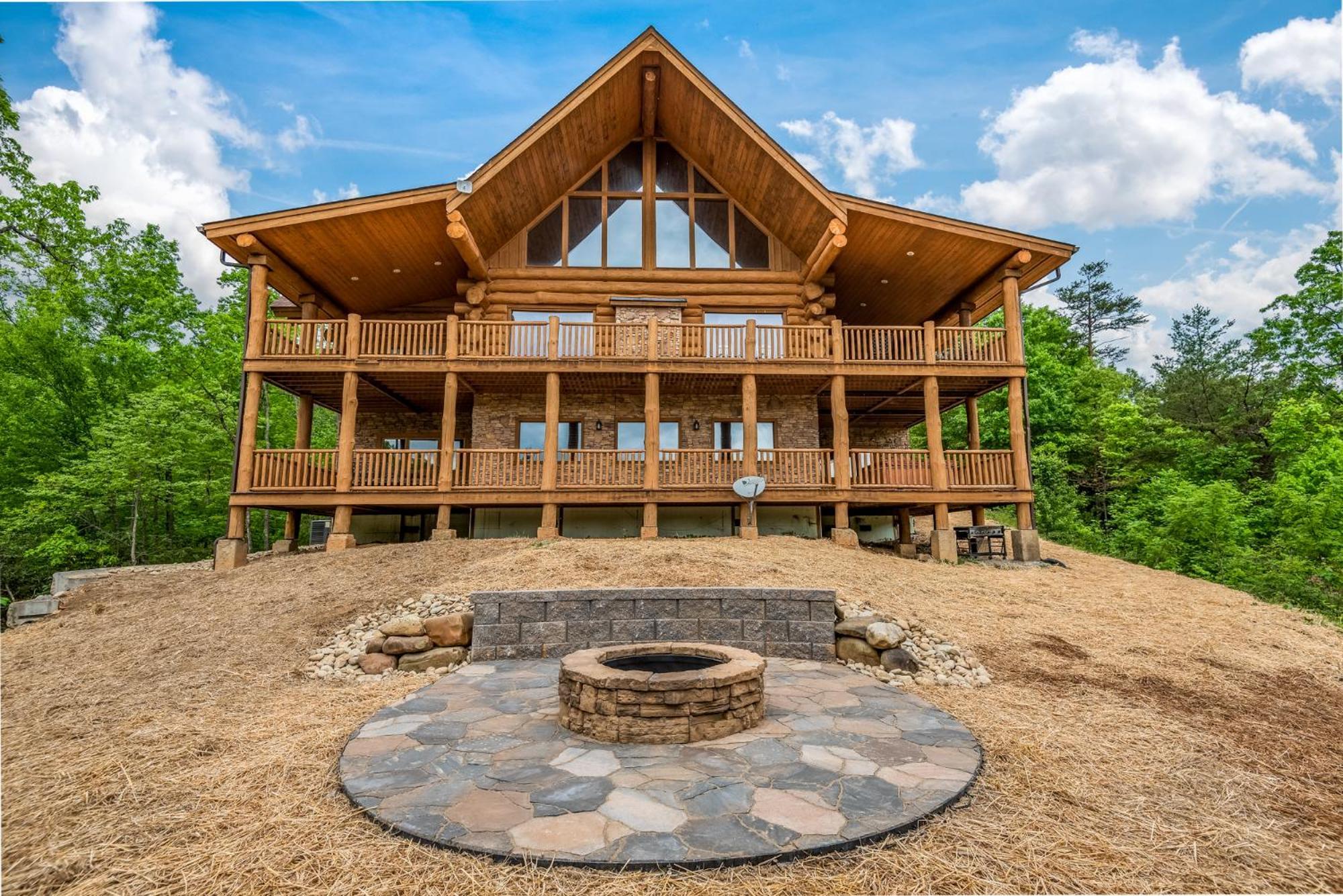גטלינבורג Big Bear Ridge Lodge - Breathtaking Mountain Views And Private Forest Scenes In Amazing Large Log Cabin מראה חיצוני תמונה