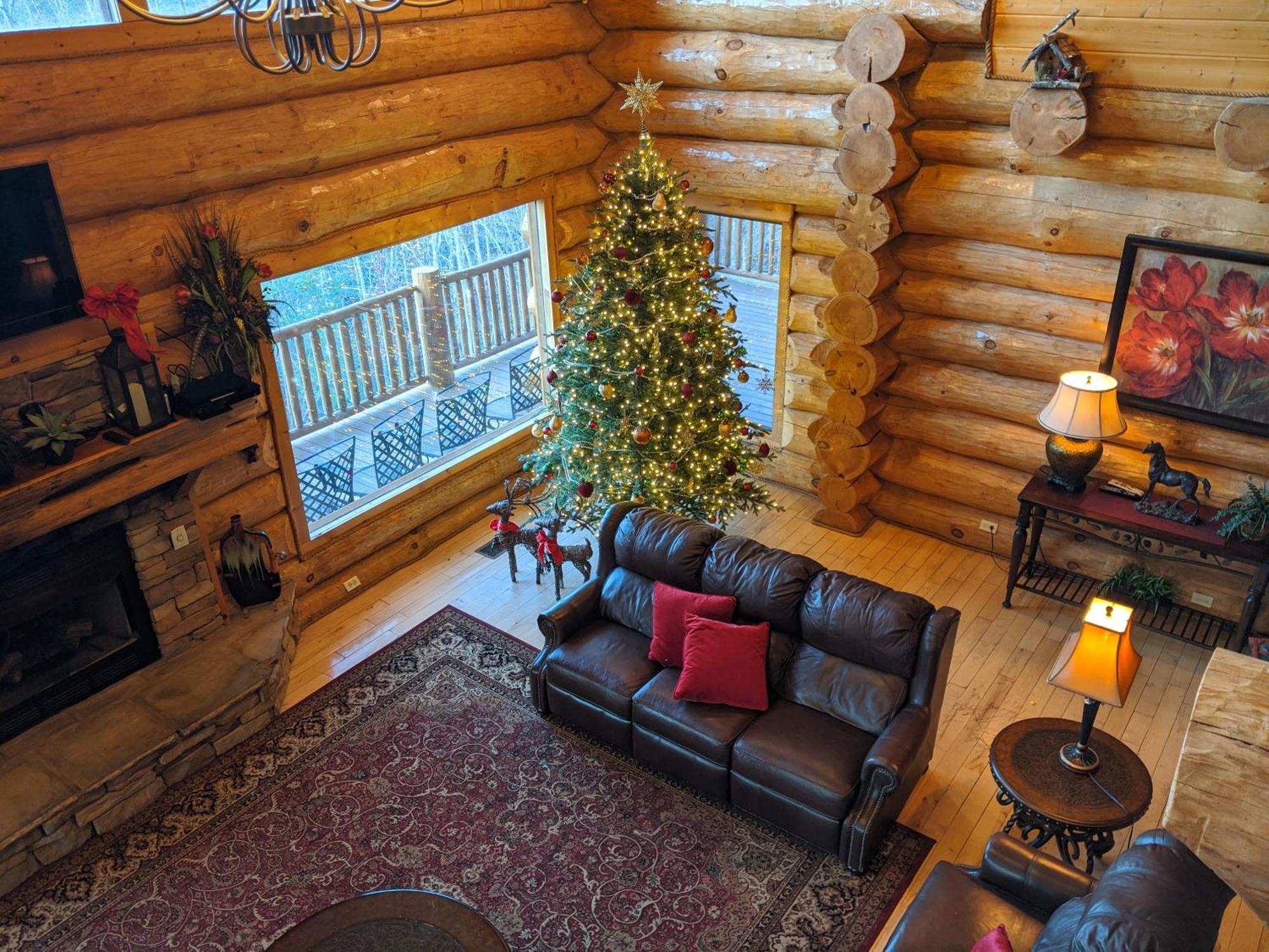 גטלינבורג Big Bear Ridge Lodge - Breathtaking Mountain Views And Private Forest Scenes In Amazing Large Log Cabin מראה חיצוני תמונה