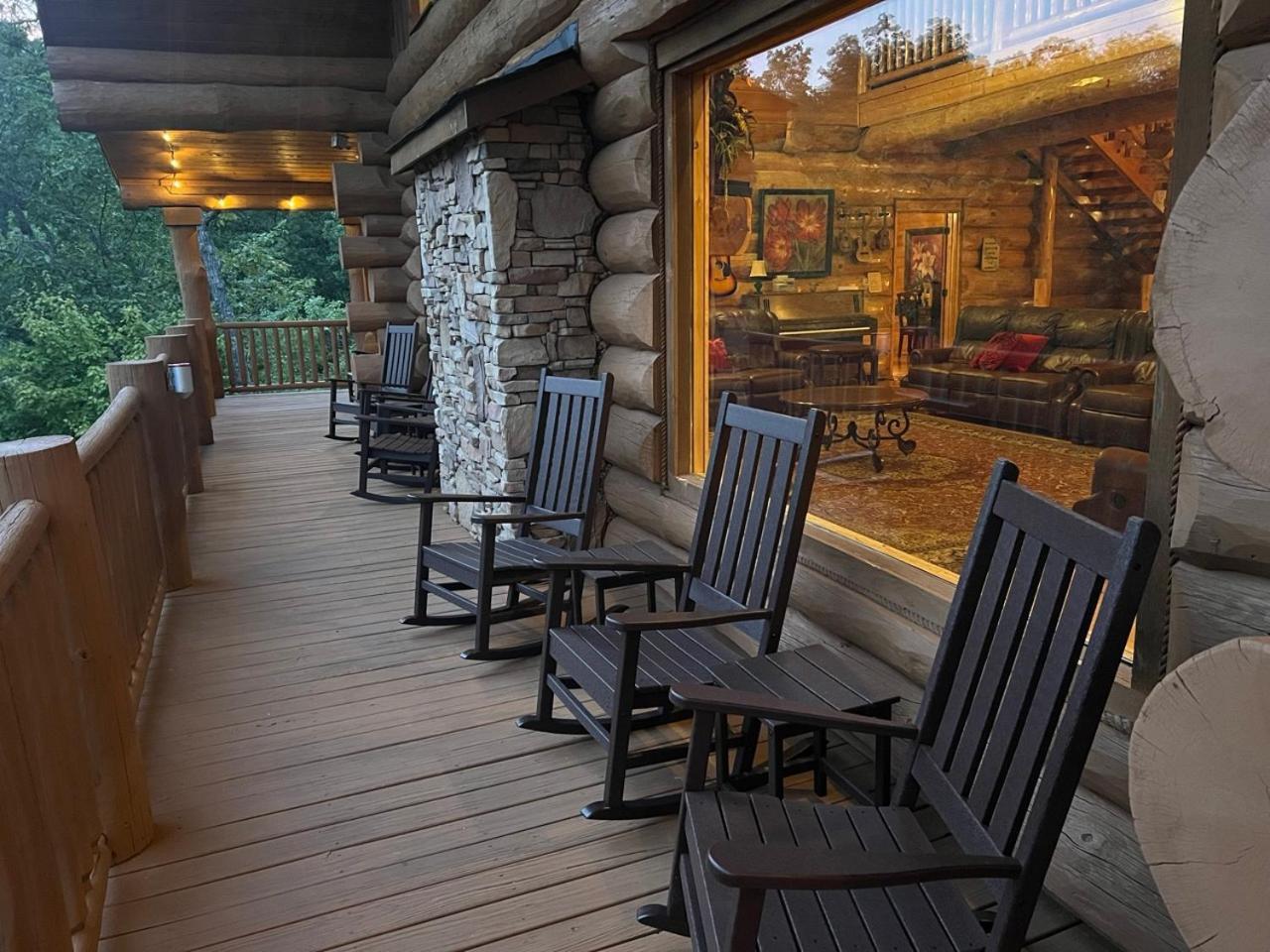 גטלינבורג Big Bear Ridge Lodge - Breathtaking Mountain Views And Private Forest Scenes In Amazing Large Log Cabin מראה חיצוני תמונה