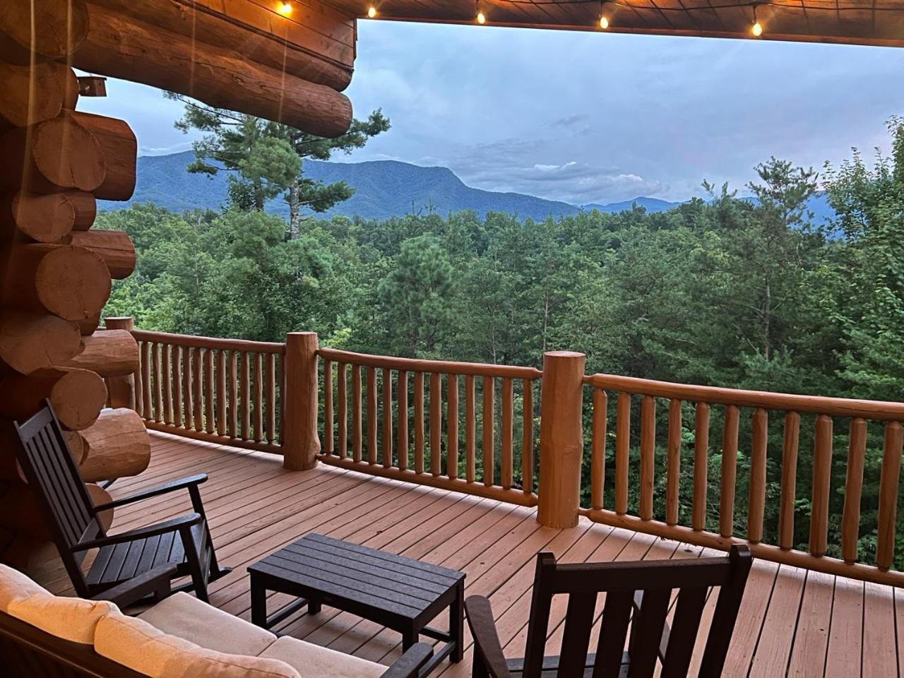גטלינבורג Big Bear Ridge Lodge - Breathtaking Mountain Views And Private Forest Scenes In Amazing Large Log Cabin מראה חיצוני תמונה