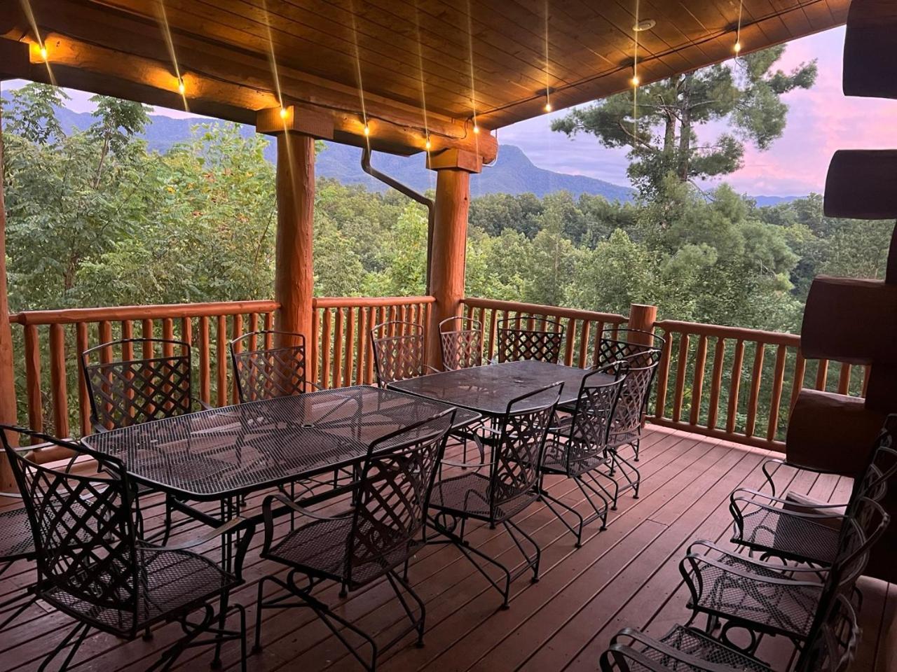 גטלינבורג Big Bear Ridge Lodge - Breathtaking Mountain Views And Private Forest Scenes In Amazing Large Log Cabin מראה חיצוני תמונה